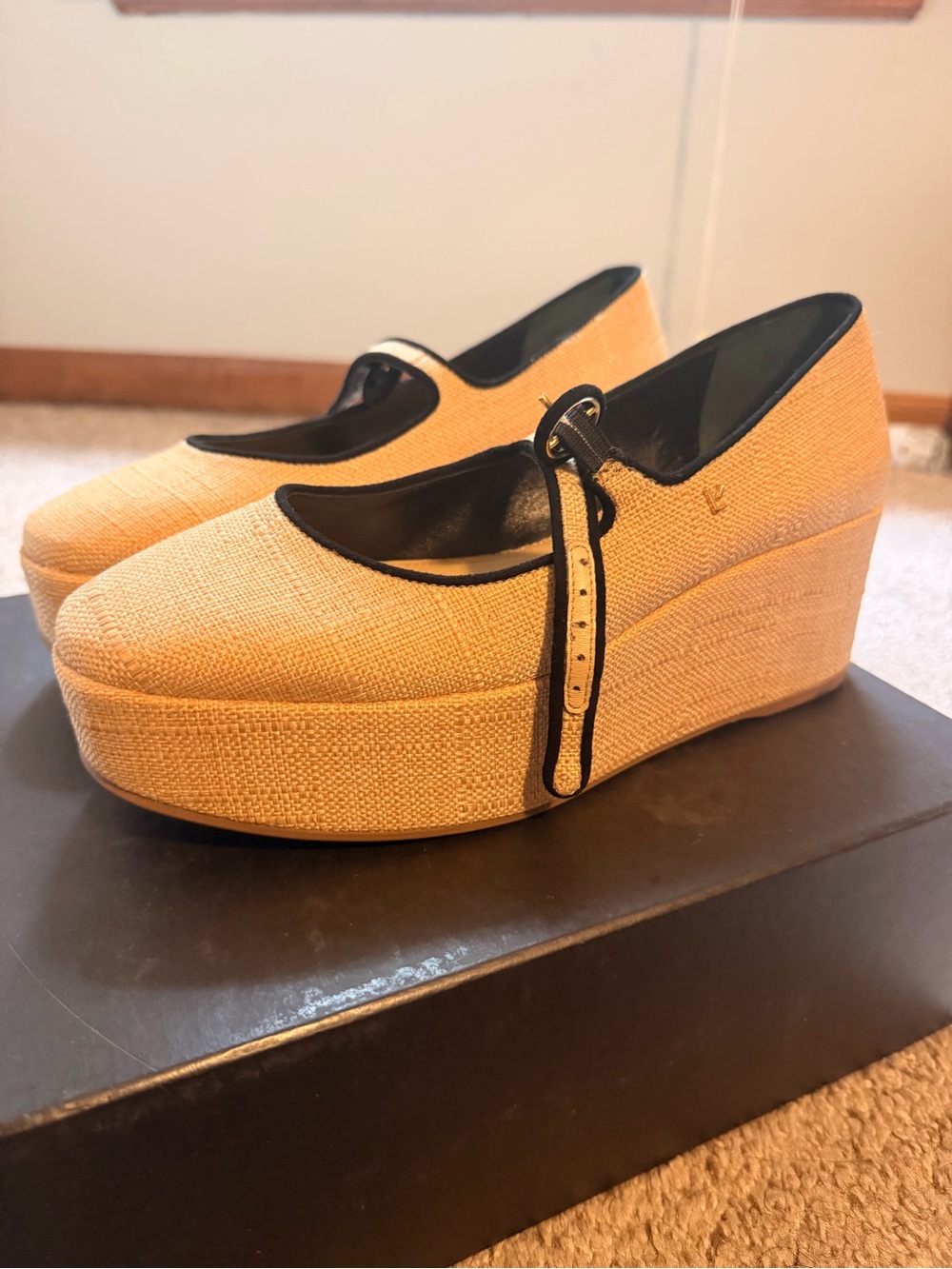 Larroude Blair Flatform in Beige Rafia size 7.5